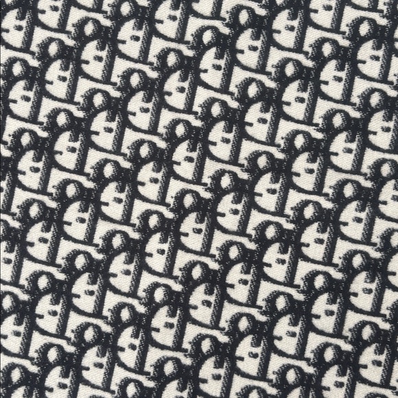 Dior scarf 🧣 - Picture 3 of 5